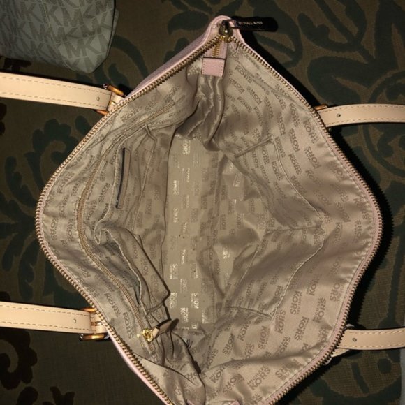 Michael Kors Shoulder Tote Pink Pebble - Original $400 Like New - Picture 5 of 8